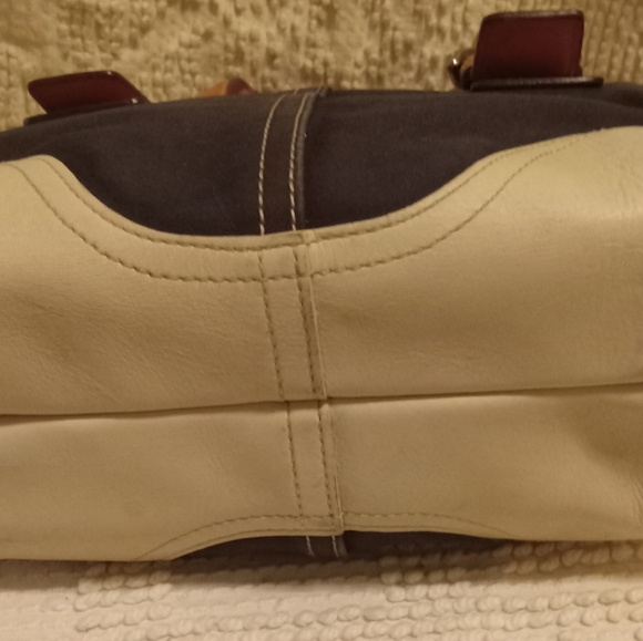 Authentic Coach bag. - Picture 2 of 4